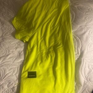 Lullulemon shirt